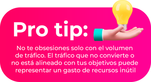 No te obsesiones solo con el volumen de tráfico. El tráfico que no convierte o no está alineado con tus objetivos puede representar un gasto de recursos inútil.